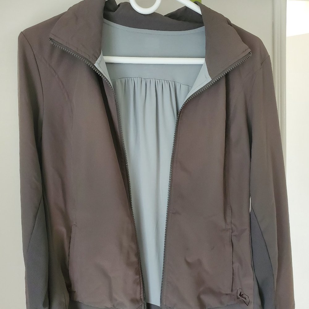 Women's REI lightweight jacket size medium to large